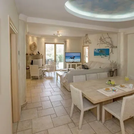 Family Getaway In By Ghh Marathón