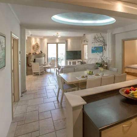 Family Getaway In By Ghh *